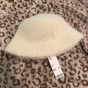 🤍🧚🏻‍♀️SALE BRAND NWT UO TRENDT WHITE BUCKET HAT